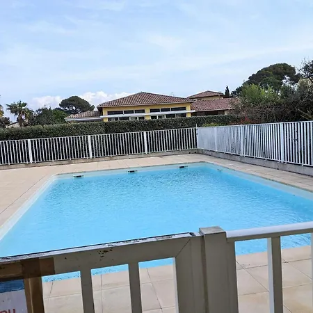 Locations De A Six-fours Avec Piscine Et Parking Prive Et A 800m De La Apartment *
