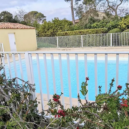 Locations De A Six-fours Avec Piscine Et Parking Prive Et A 800m De La Apartment Six-Fours-les-Plages