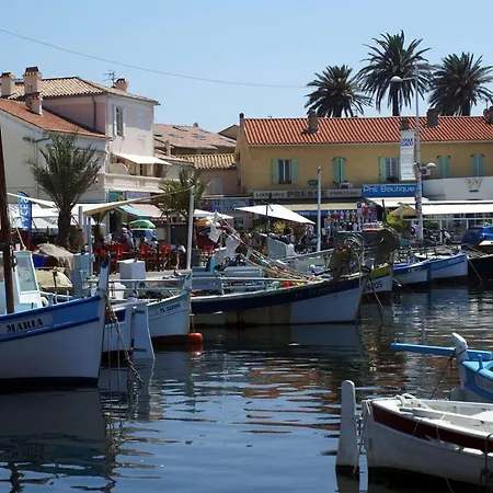 Locations De A Six-fours Avec Piscine Et Parking Prive Et A 800m De La Apartment Six-Fours-les-Plages