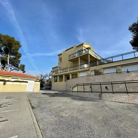 Locations De A Six-fours Avec Piscine Et Parking Prive Et A 800m De La Apartment Six-Fours-les-Plages